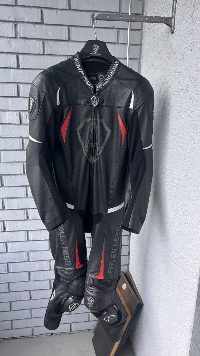 Anzüge: Arlen Ness Leather Motorcycle Suit – Gebraucht aus Fislisbach von phi_br9p