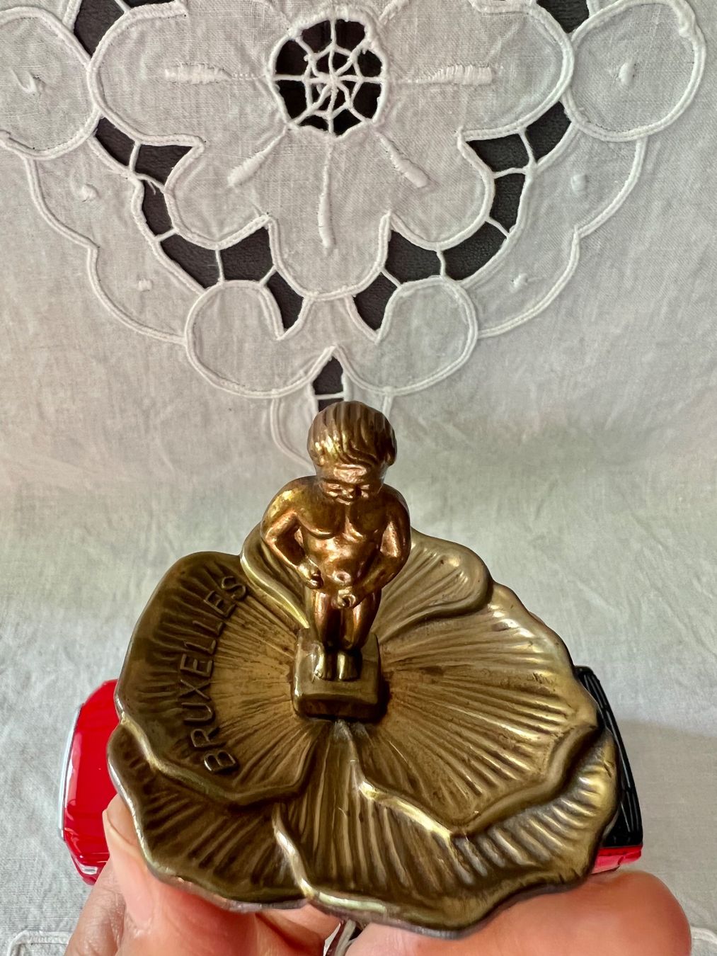 Aschenbecher: Kleiner alter Messing Aschenbecher mit Putto – Gebraucht aus Frenkendorf von Only1 3