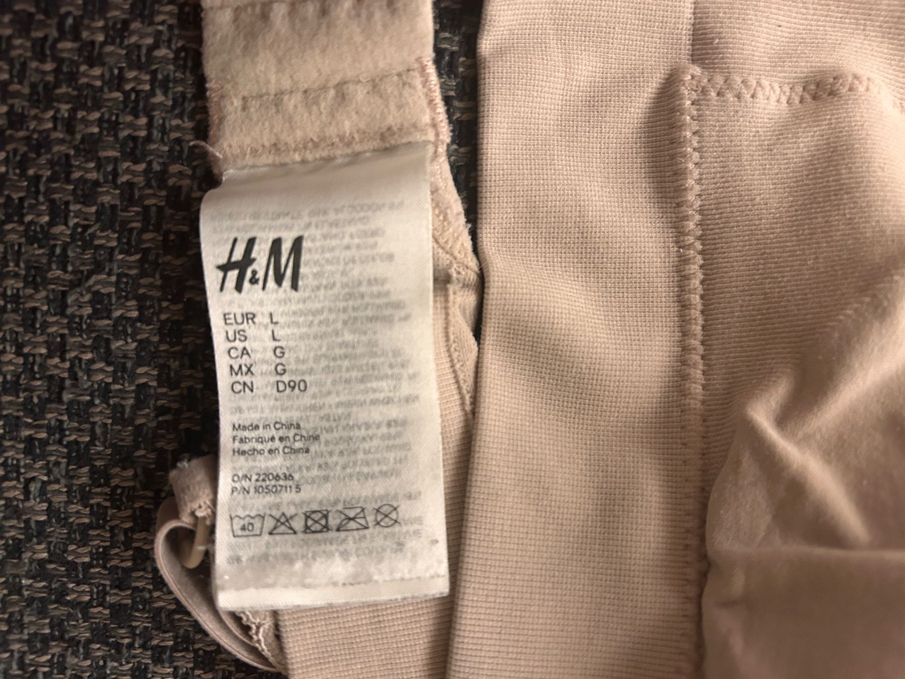 Lots de vêtements: Schwangerschafts - und Stillkleider – D'occasion à Frauenfeld par Mr.Brns 6