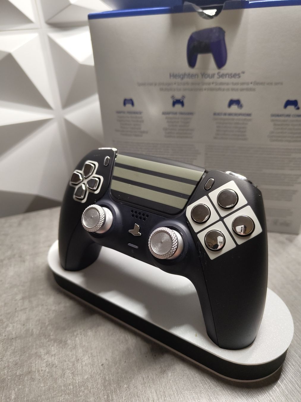 Sony Controller: PS5 Sony DualSense Controller "Retro" Design 🥵🔥 – Nuovo e nell'imballaggio originale da Sargans venduto da ver_ncy5 1