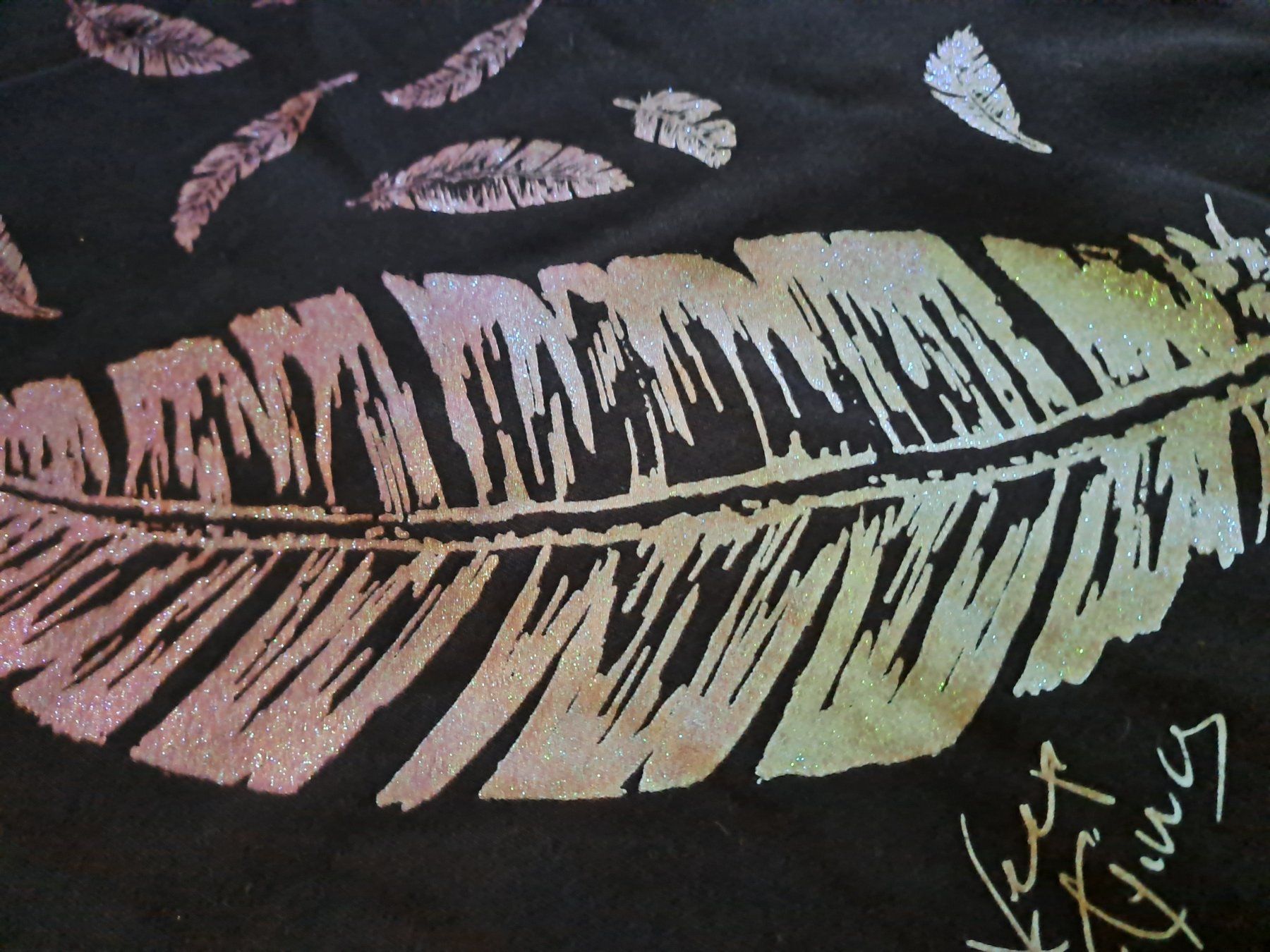 Giacche: Schwarzer Zip Hoodie mit glitzer Federn-Print, Top! – Usato da Killwangen venduto da KIANA08 2