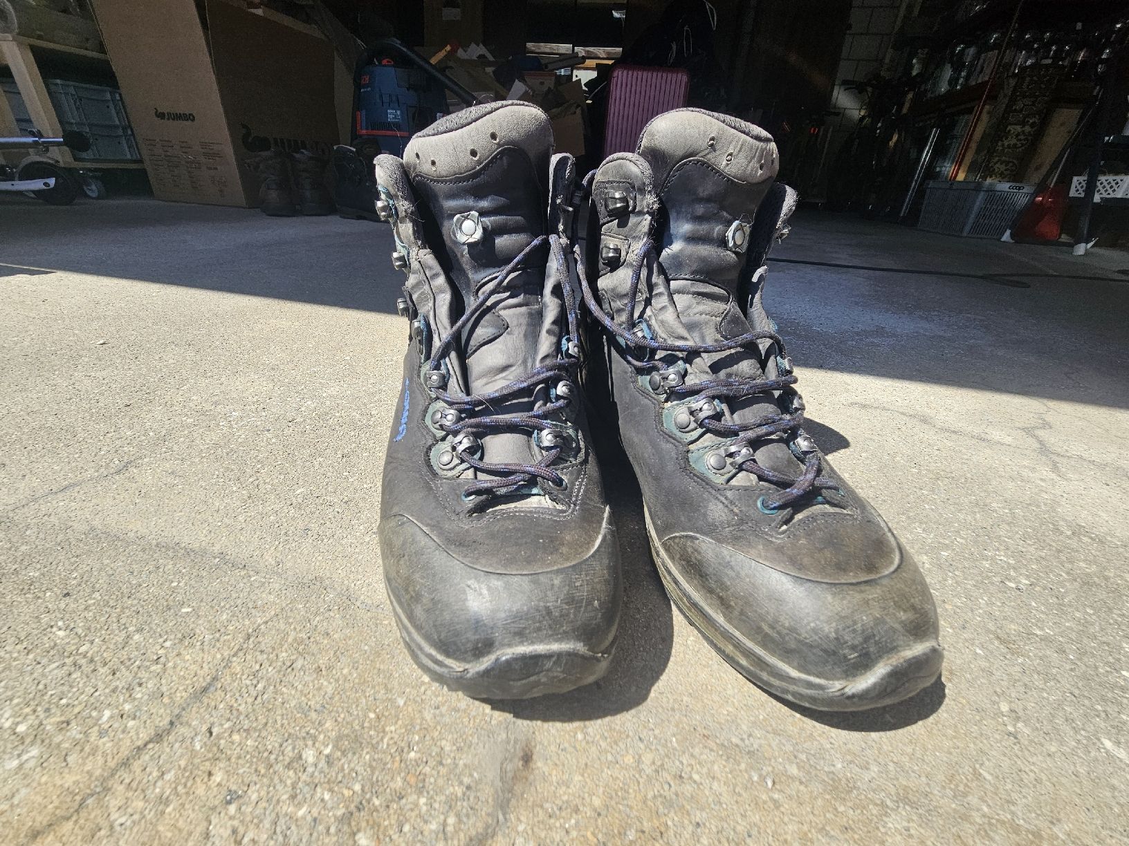 Lowa Scarpe da uomo: LOWA Wanderschuh Herren Gr. 42 – Usato da Binn venduto da L_22wv