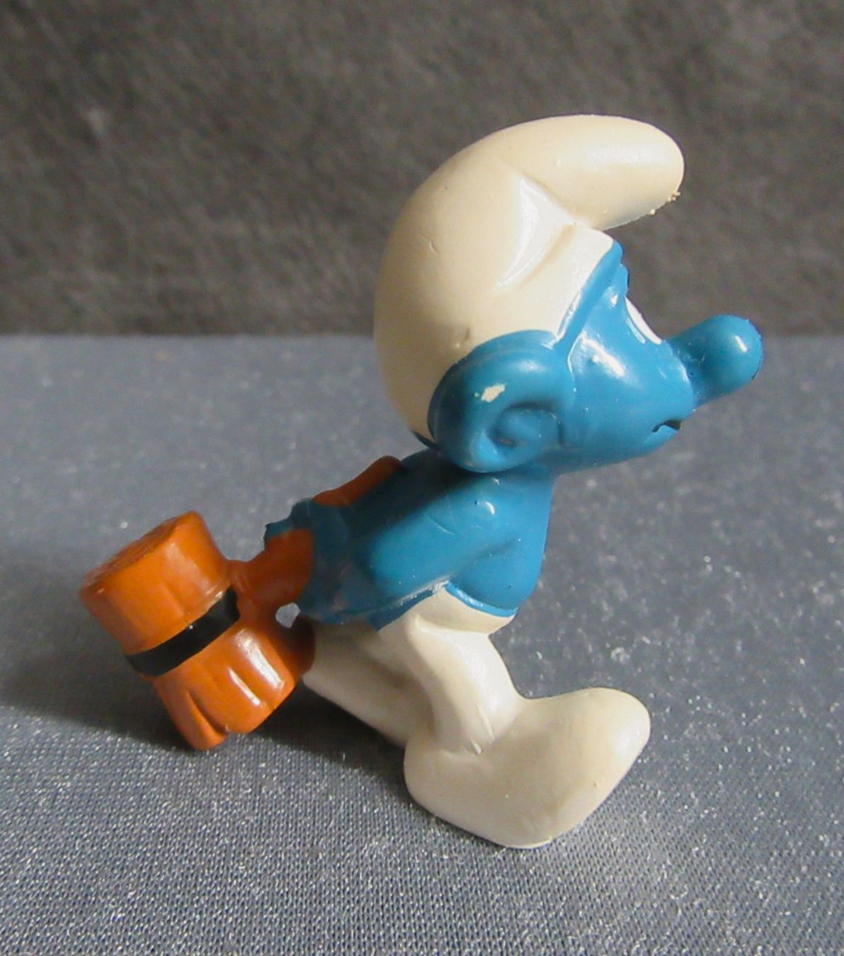 Statuette: Schlumpf - mit Holzhammer - ab CHF 4.00 – Usato da Auenstein venduto da Padabimbim 2