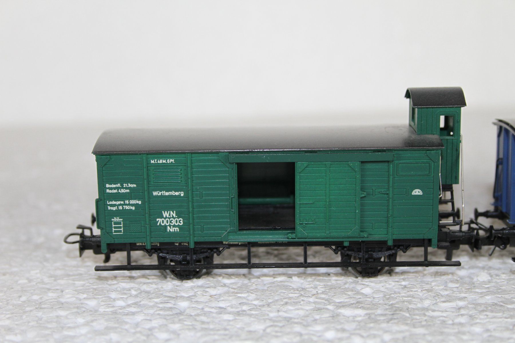 Märklin Modellini di ferrovie: Märklin 2 Güterwagen (2) – Usato da Triesen venduto da gleis8 4