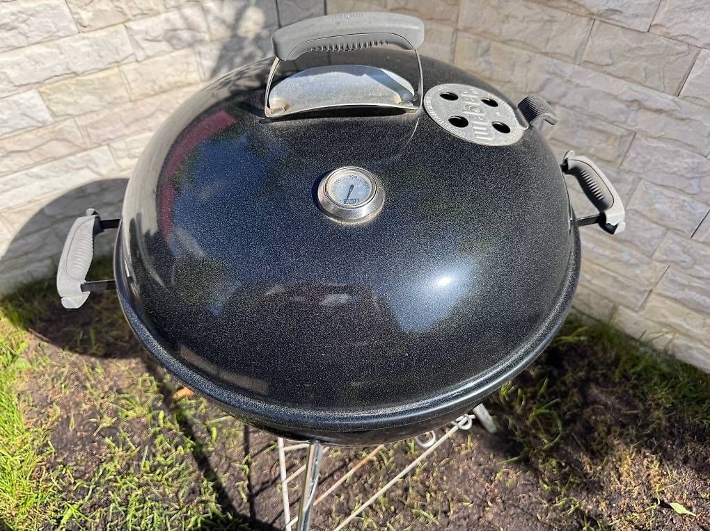 Altro per la casa: Weber Kugelgrill Ø57 mit Deckel & Thermometer – Usato da Reinach BL venduto da Enodel 1