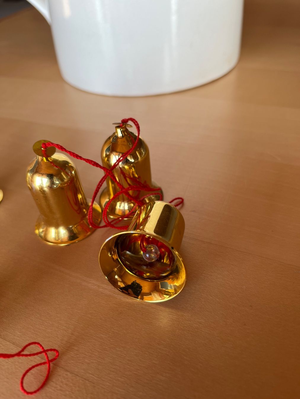 Tutte le decorazioni: goldene Glasglöcklein – Nuovo (secondo la descrizione) da Hinwil venduto da maf_5gzt 3