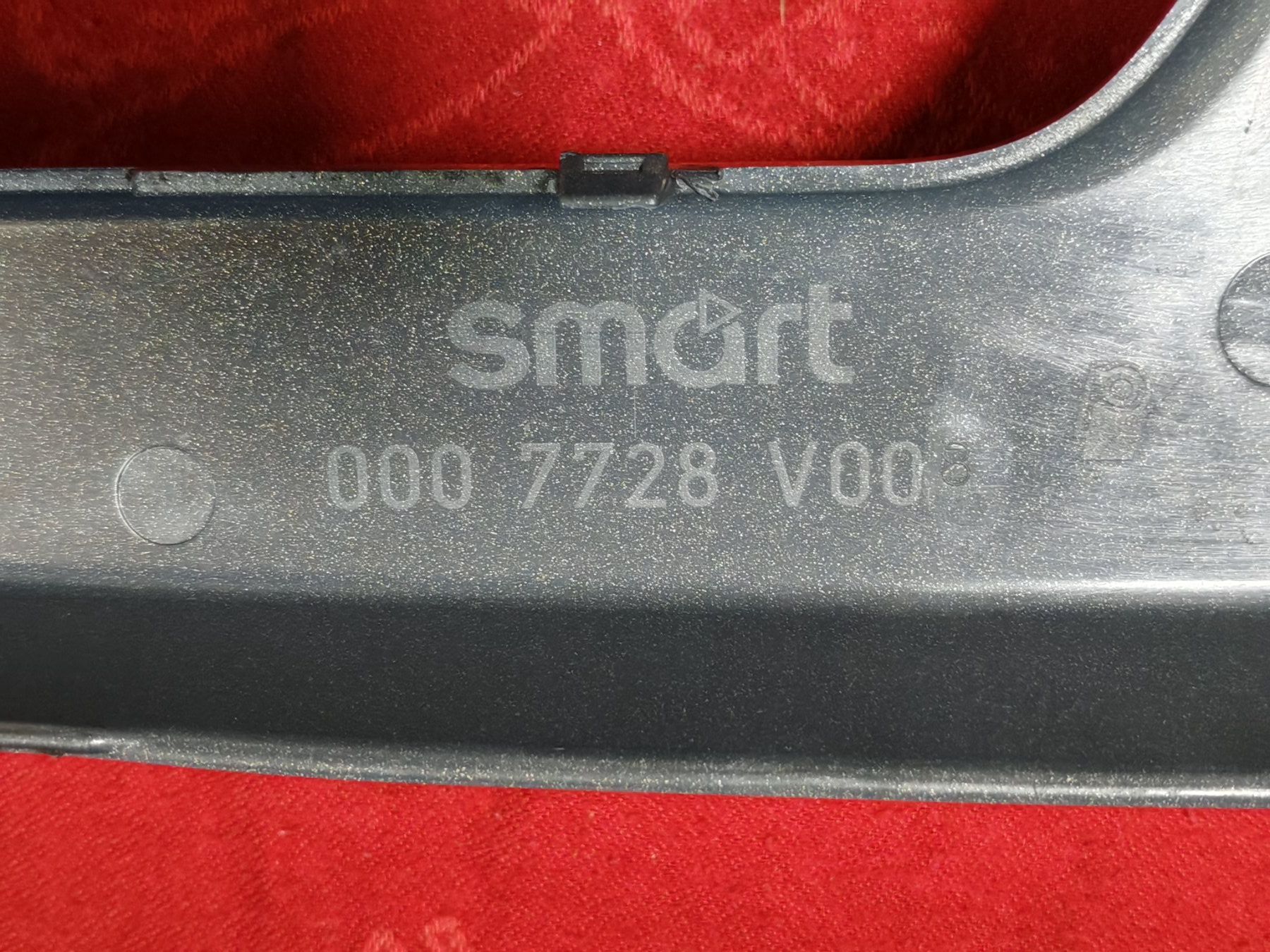 Smart Tutti pezzi di ricambio auto: Smart Roadster paraurti centrale posteriore grigio argento – Usato da Cadenazzo venduto da Mulinacu 5