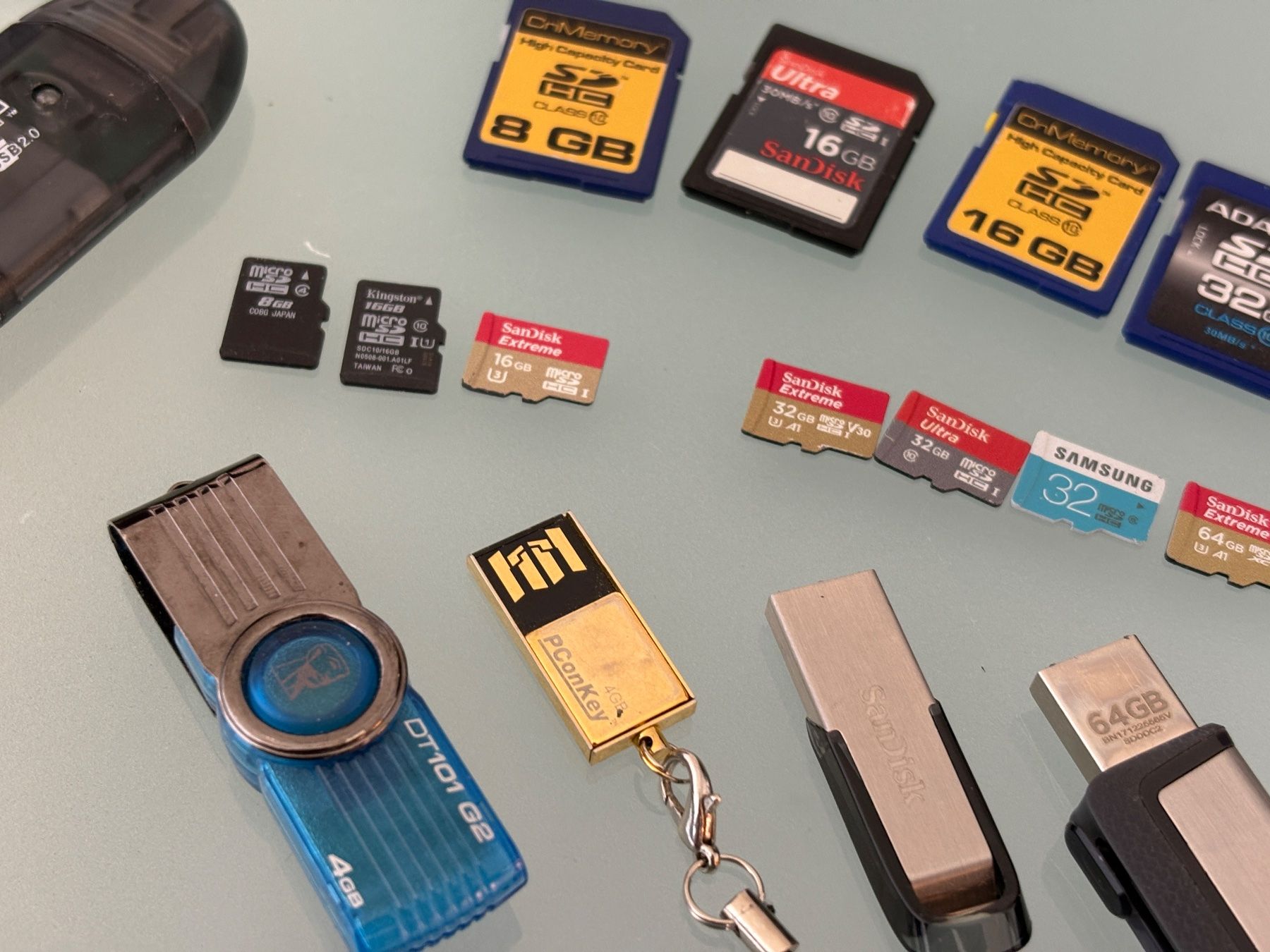 Chiavette USB: Verschiedene SD- / microSD-Karten und USB Sticks – Usato da Dietikon venduto da The-Star-Shop 4