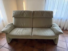 Sofa 2er (Lehnen neigbar) (ACHTUNG: ab 29. wirds vernichtet)