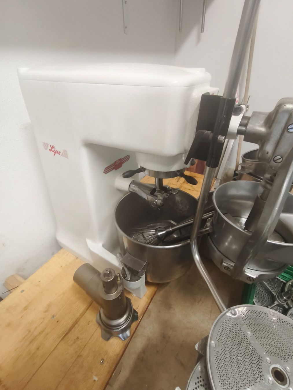 Lips Elettrodomestici da cucina: Lips Junior mit Fleischwolf Gemüseschneider Pasevit – Usato da Lengnau BE venduto da turbostef