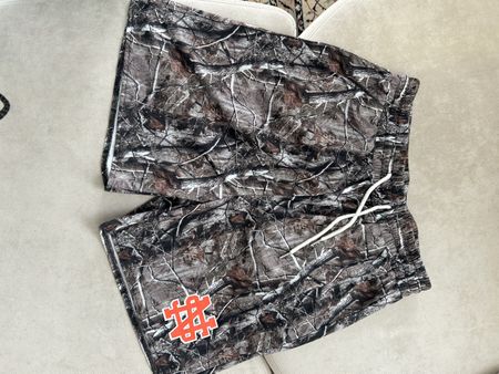Sommerliche Shorts M Tarnmuster für Outdoor-Fans 🌲🔥