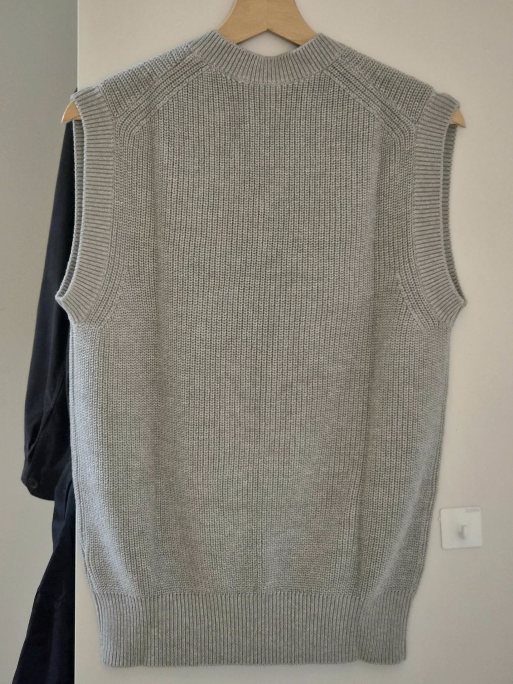 Benetton Gilets & Westen: Strickgilet in Hellgrau – Neu und originalverpackt aus Zürich von New_username 2