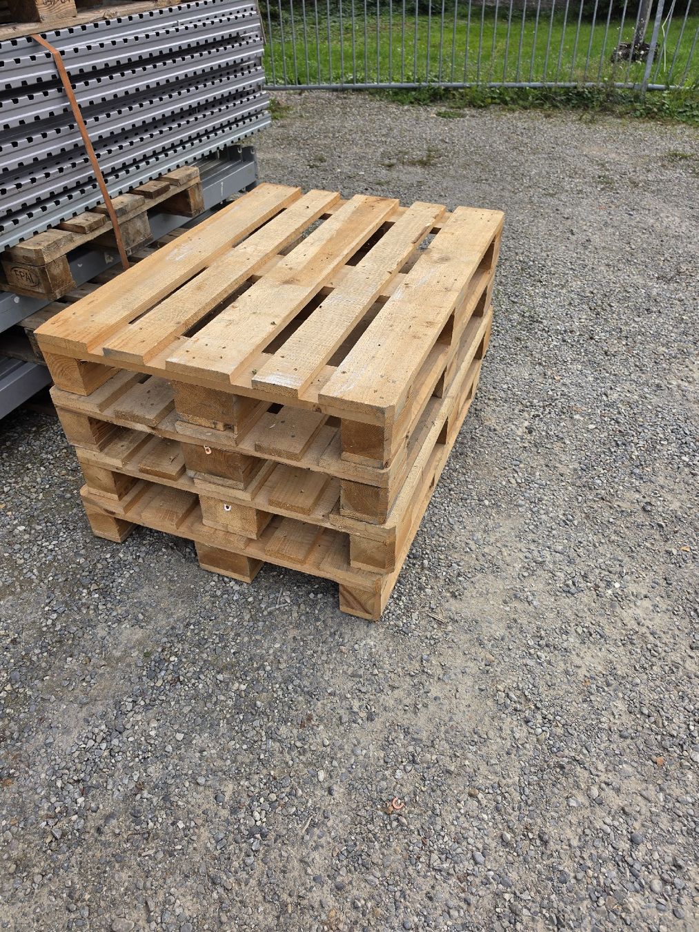Paletten: Holzpaletten 4 Stück gebraucht  – Gebraucht aus Wuppenau von Gastro.Wuppenau