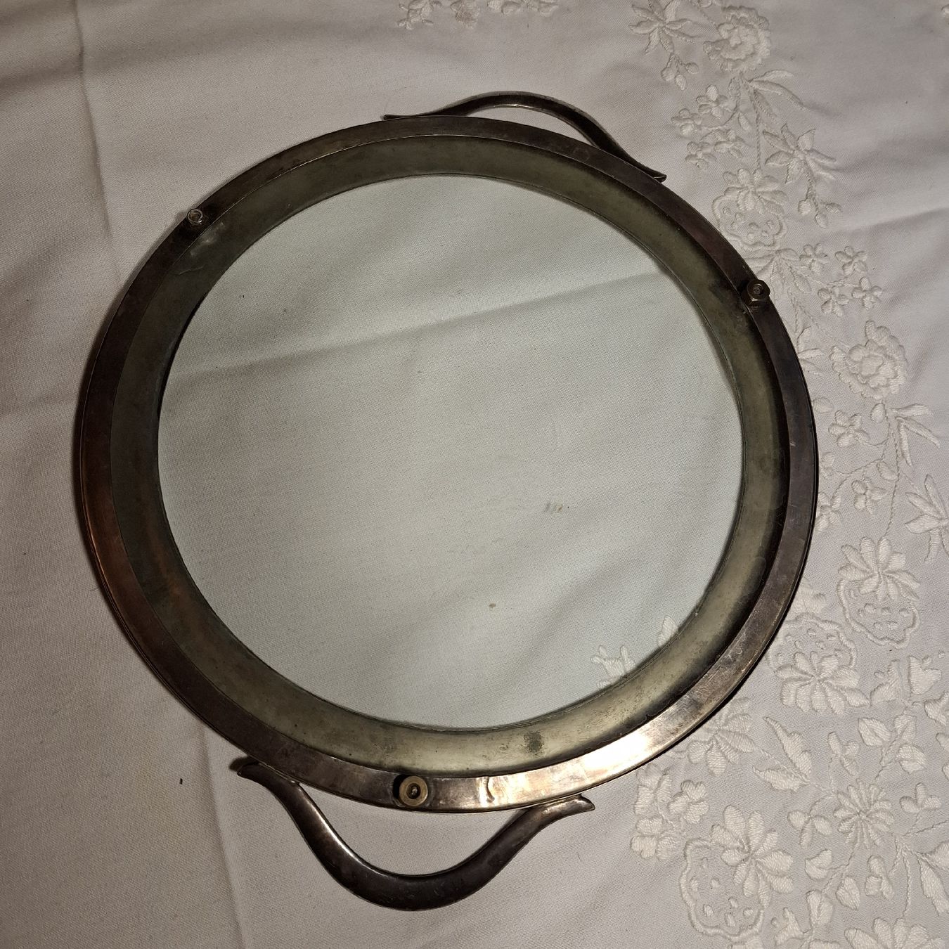 Piatti di portata: Versilberte Servierplatte mit Glasboden ca.28.7cm – Usato da Nürensdorf venduto da DANG3REUX 1