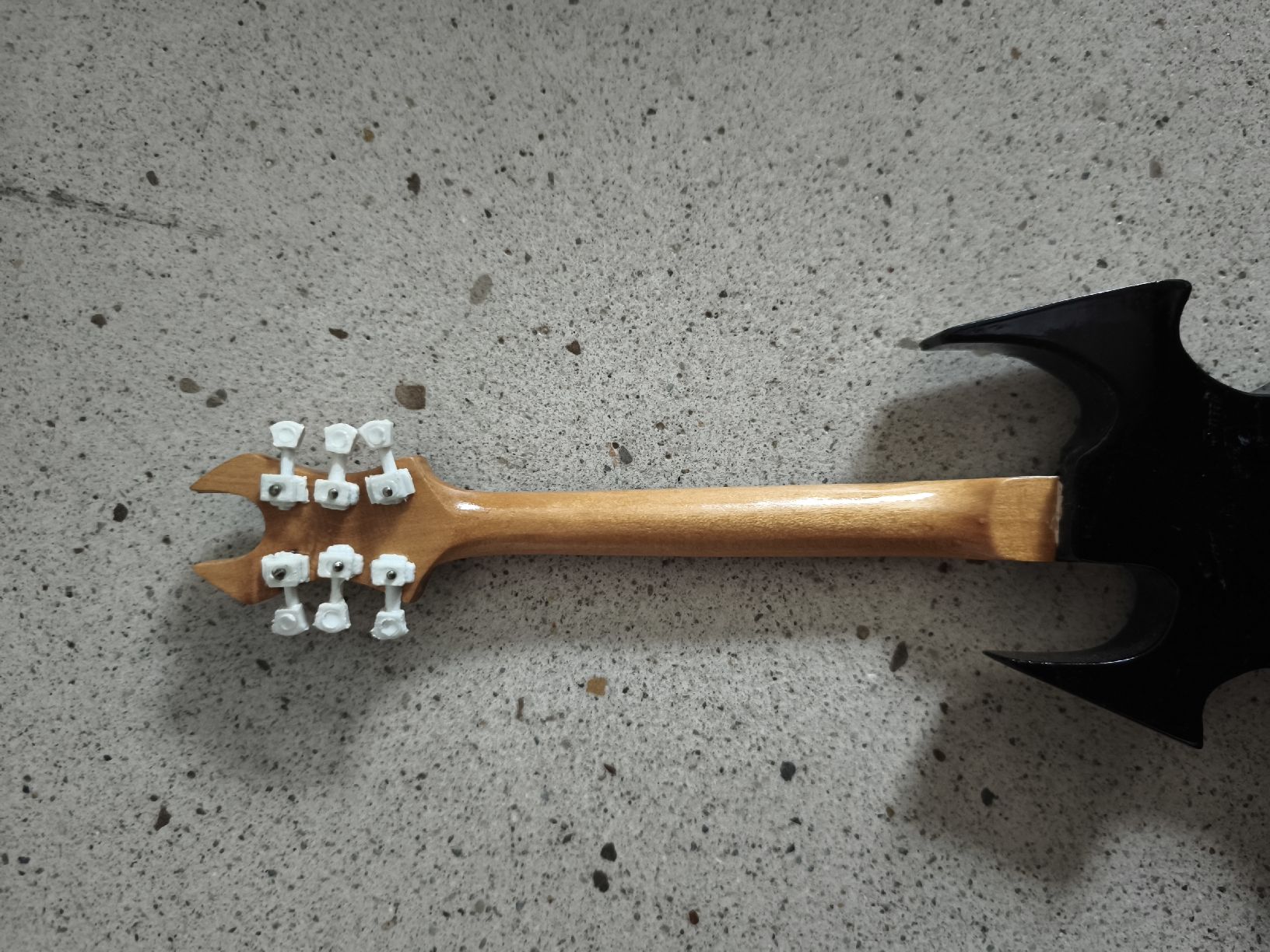 Musikinstrumente: B.C. Rich Beast Miniatur Gitarren Modell – Gebraucht aus Zürich von Mai_zt9c 3