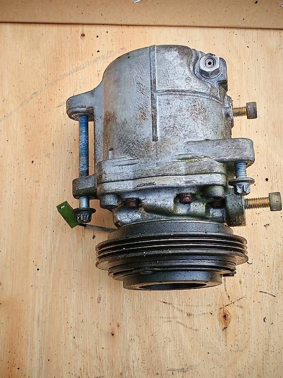 Smart Tutti pezzi di ricambio auto: Compressore AC per Smart Roadster – Usato da Cadenazzo venduto da Mulinacu 1
