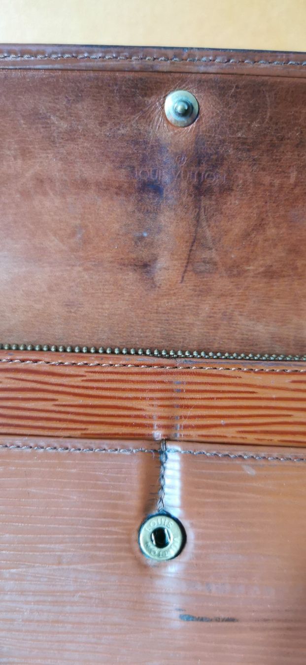 Louis Vuitton Portamonete: LV Epi Sara 2 Cards Wallet – Usato da Morges venduto da B.Nipawan 4
