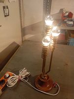 Ausgefallene Lampe, Holzfuss, Metallspiralen, Top Design!