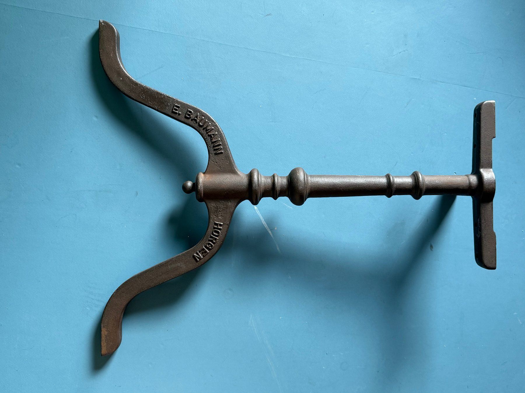 Altri mobili d'antiquariato: Gusseisenfüsse / Beizentisch – Usato da Höri venduto da poe04
