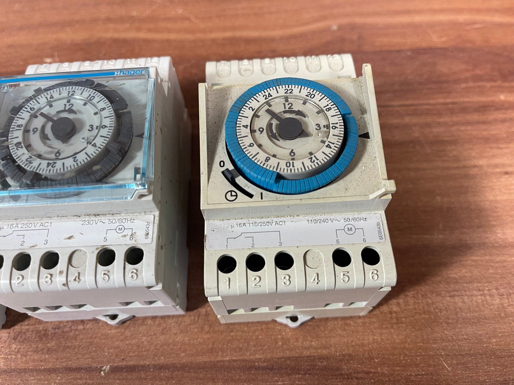 Hager Interruttori: Hager Schaltuhren EH 111 oder Zeitschaltuhren – Usato da Wangen SZ venduto da kuriosum12 2