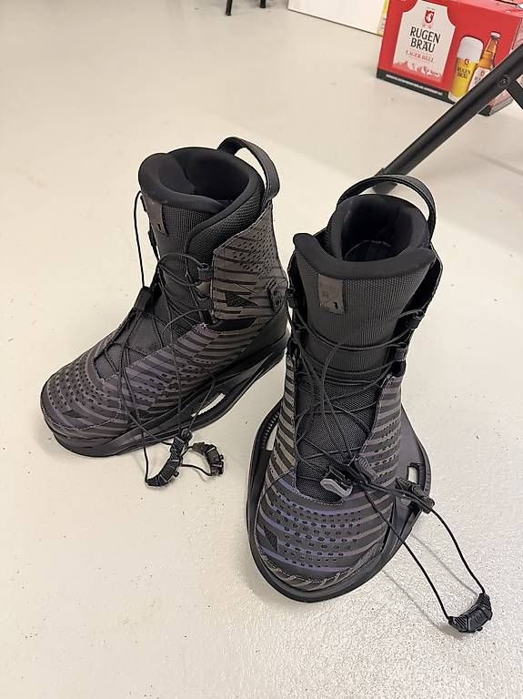 Tavole da surf e di nuoto: Wakeboardschuhe (Preis VB) – Usato da Wolfhausen venduto da dom_w