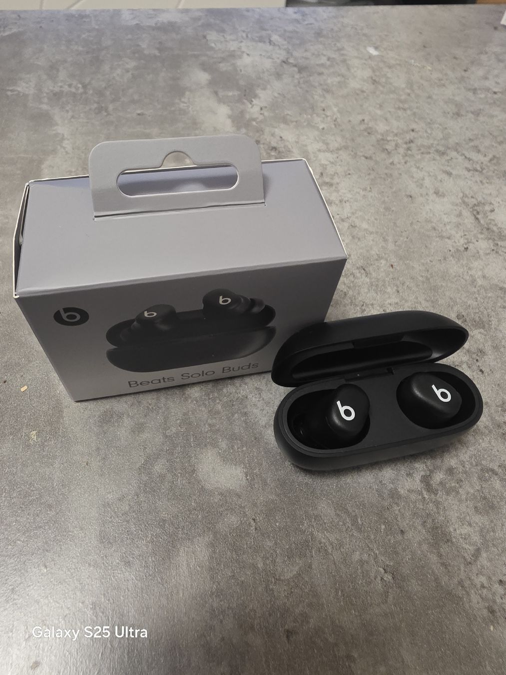 Beats Kopfhörer: Beats Solo Buds noirs – Neu (gemäss Beschreibung) aus Meyrin von Babs17