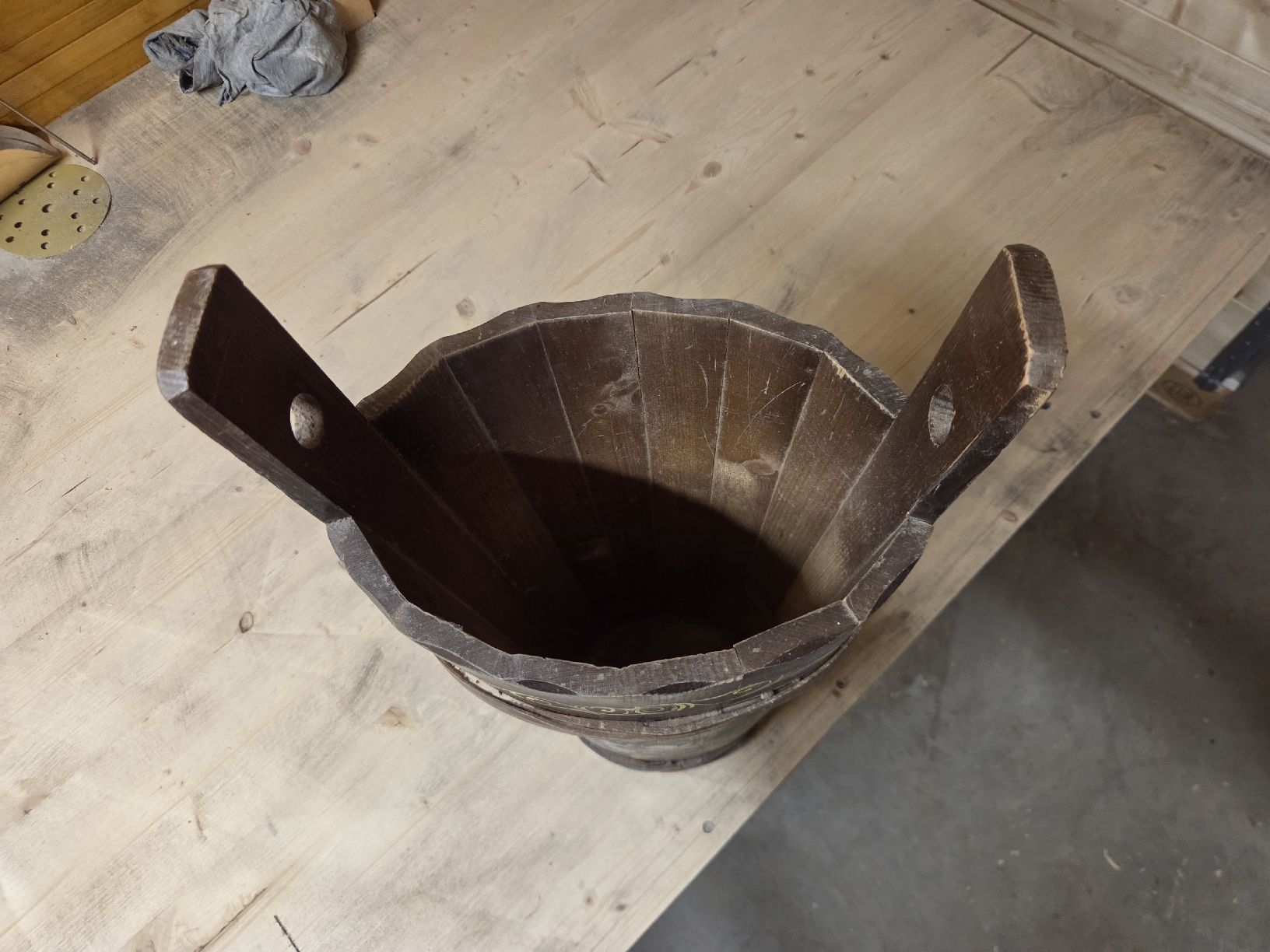 Tutte le decorazioni: Holzeimer antik mit Blumenmalerei braun  – Usato da Tafers venduto da Waena 2