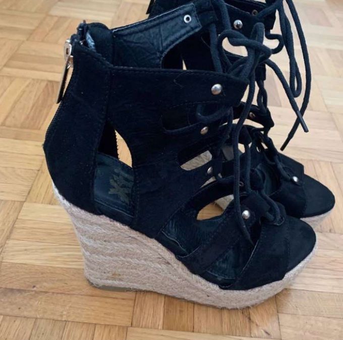 Scarpe da donna: Chaussures été - Talons Noirs Taille 36 Xti – Usato da Gland venduto da ms_