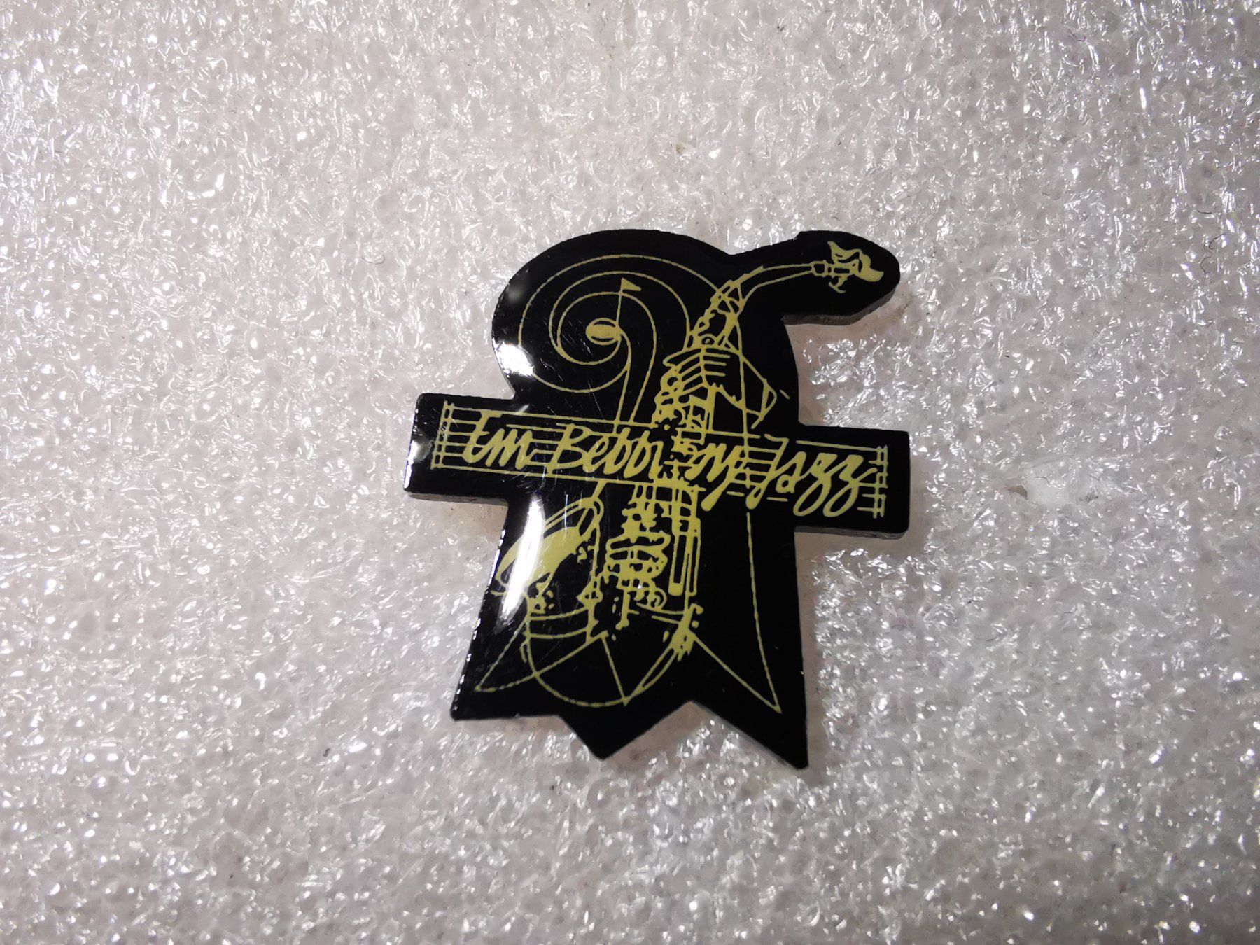 Placchette & Badge: Ansteckpin 10: Em bebby my jazz – Usato da Oppligen venduto da Pin-Fall-Shop