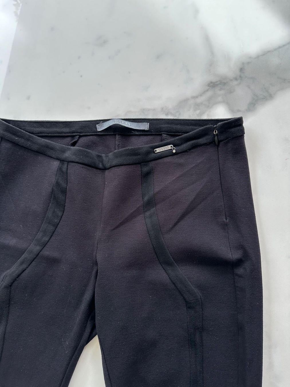 Guess Pantalons: Guess Damen Hose Gr. S – D'occasion à Lausen par Swissart123 1