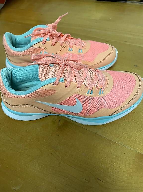 Scarpe da donna: Schuh Nike Damen Gr 37.5  – Usato da Sirnach venduto da Iemiroc 2