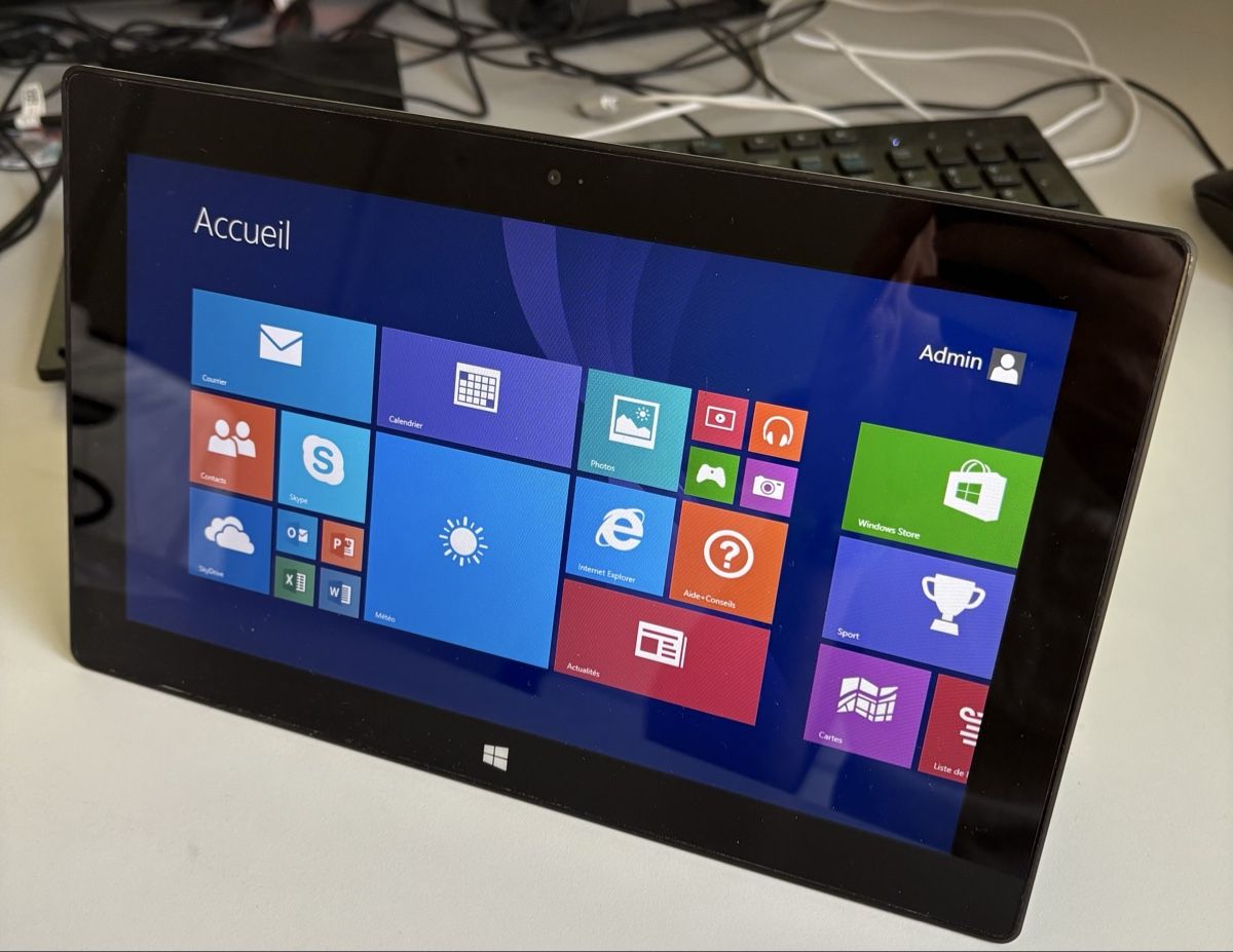 Microsoft Tablet PC: Microsoft Surface Tablet Windows 8RT – Usato da Moutier venduto da EtDu1417