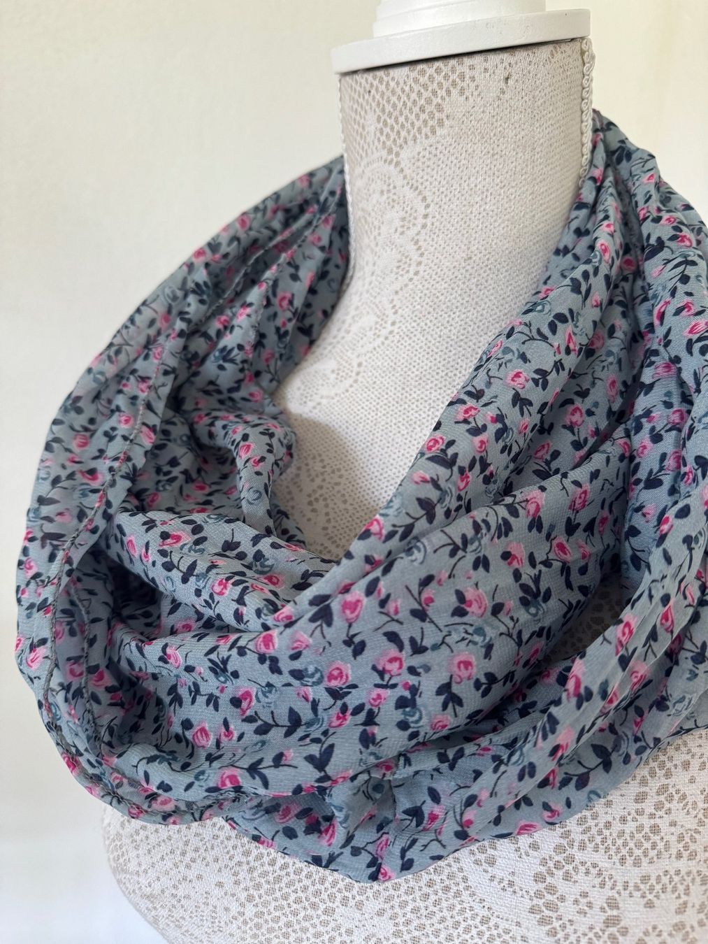 Foulard & Sciarpe: Neu Loop Tuch Schal 76 x 46 cm Viskose – Nuovo e nell'imballaggio originale da Kirchdorf AG venduto da coco123