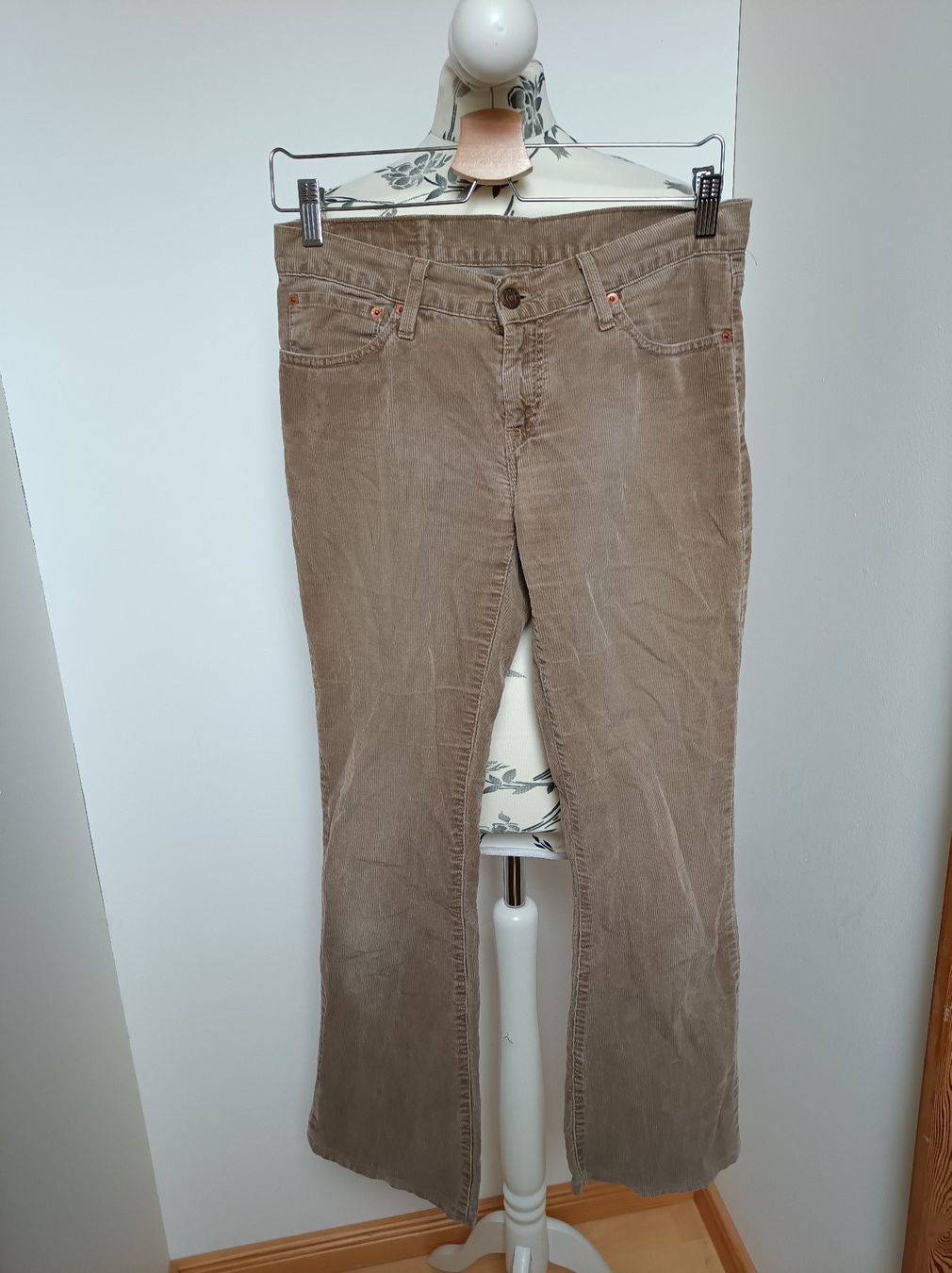 Levi's Hosen: Levis ausgestellte Cordhose W28 L34 – Gebraucht aus Peccia von LillyMarie98