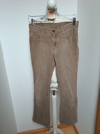 Levis ausgestellte Cordhose W28 L34