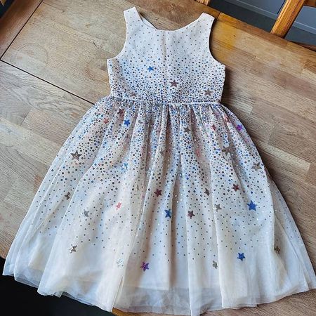 Wunderschönes Kleid mit Glitzer 134