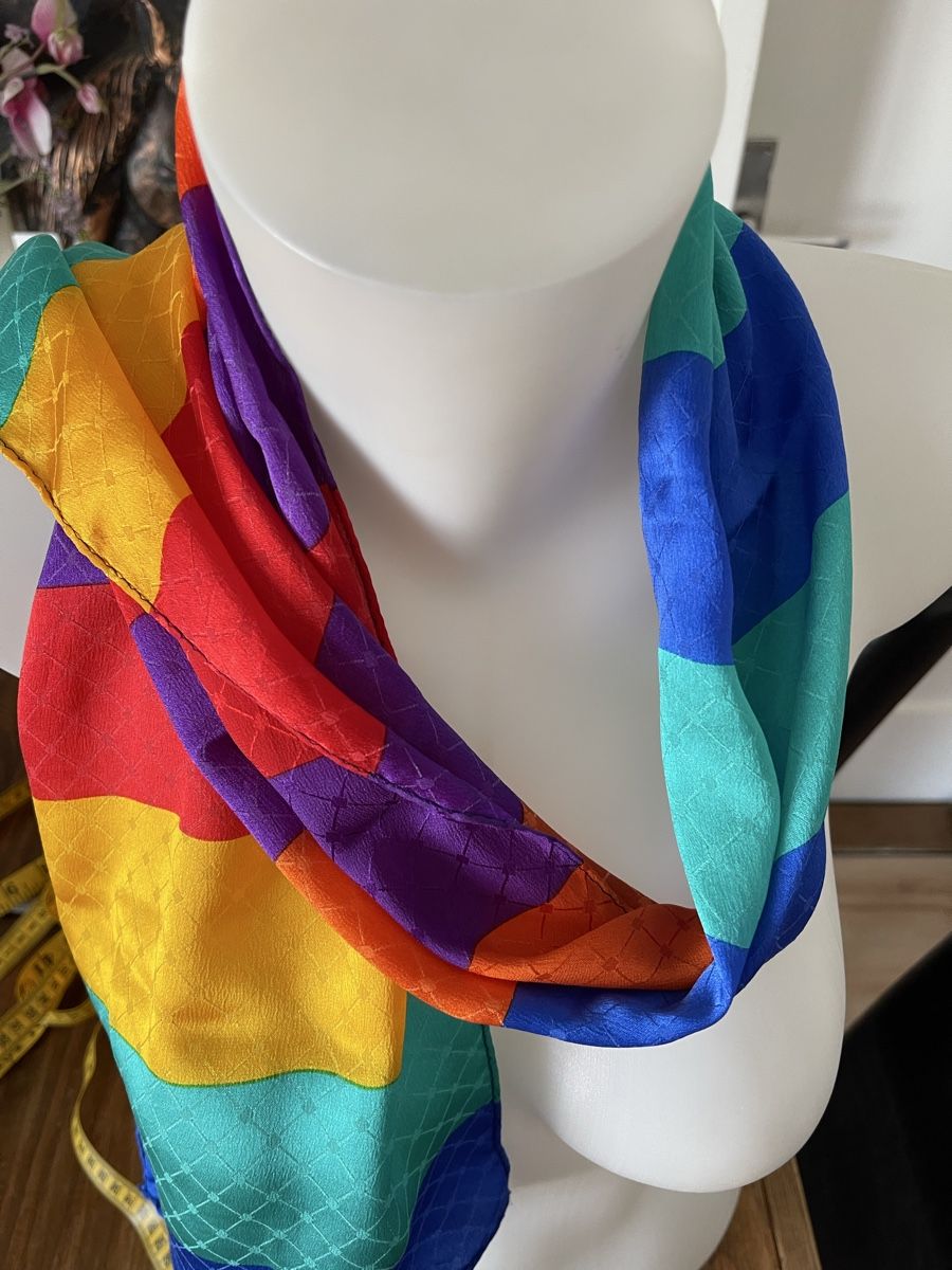 Foulard & Sciarpe: Jolie écharpe multicolore rayé en soie, – Usato da Kloten venduto da Vermicelles 3
