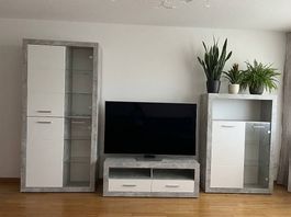 Komplette Wohnwand mit Hängeregal  Weiß / Betonoptik
