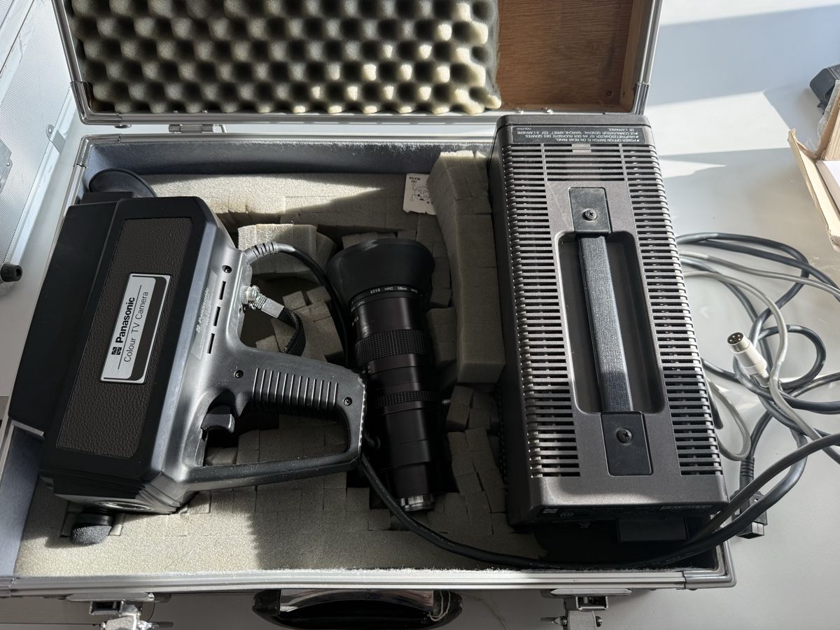 Panasonic Videocamere: Panasonic Colour TV Camera - Vintage / Broadcast Kamera – Usato da Zürich venduto da altstetten 1