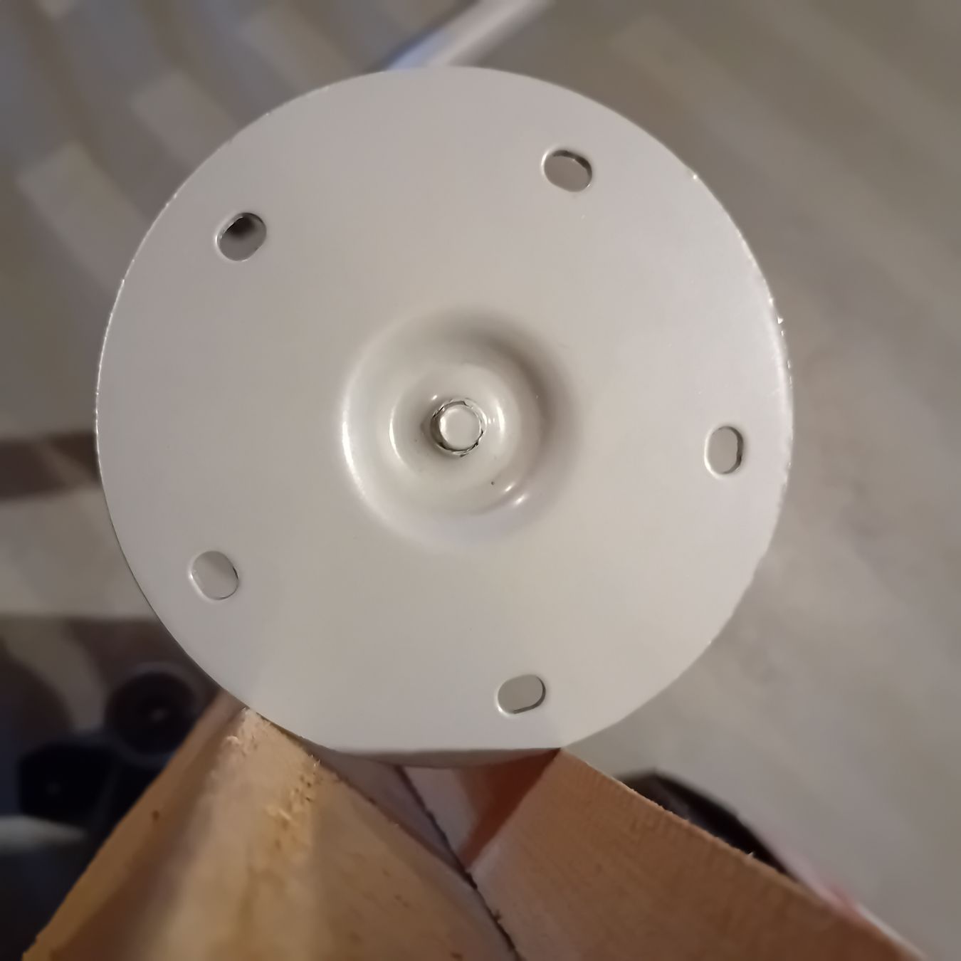 Sonstiges Mobiliar: 4 + 2 pieds de table – Gebraucht aus Biel/Bienne von Monhub 5