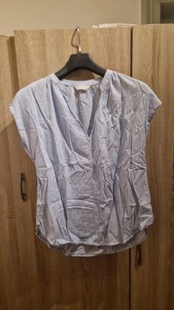 Leichte Sommerbluse, hellblau gestreift Grösse L