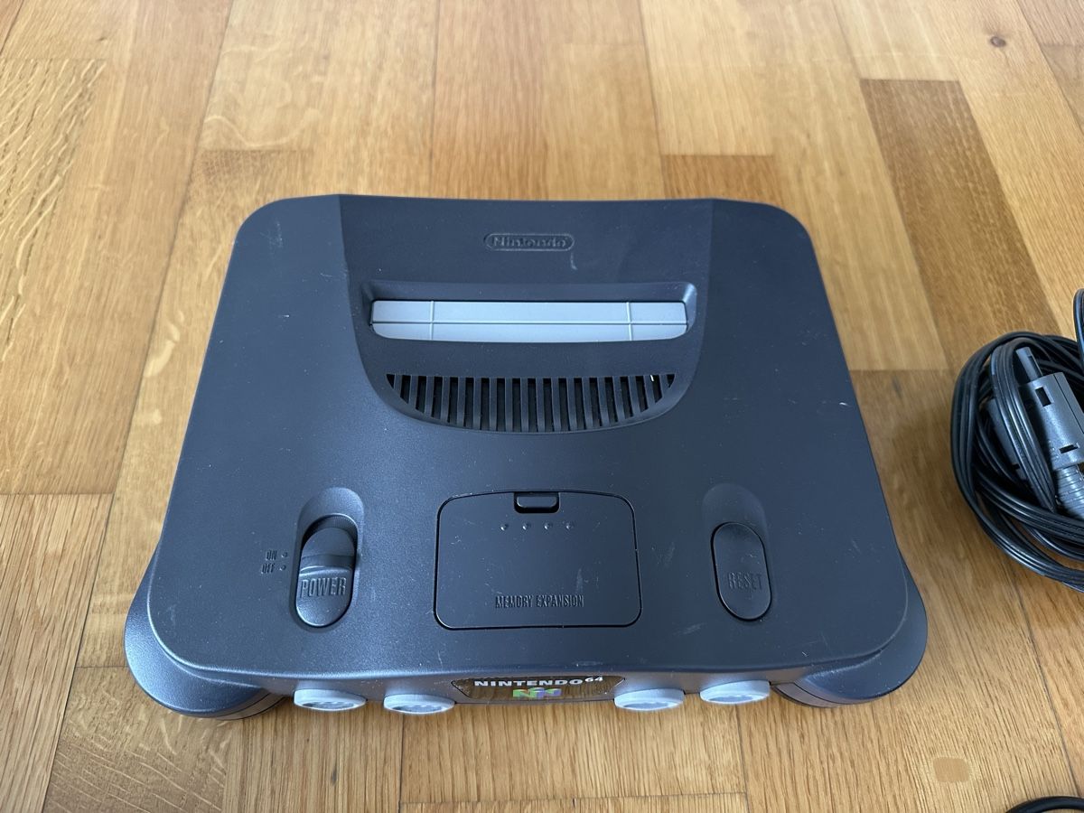 Nintendo Console: Nintendo 64 mit Mario Kart 64 und Controller – Usato da Widnau venduto da JensHanselmannn 1