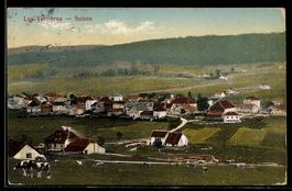 AK Les Verrières, Vue générale du village, maisons, prairies