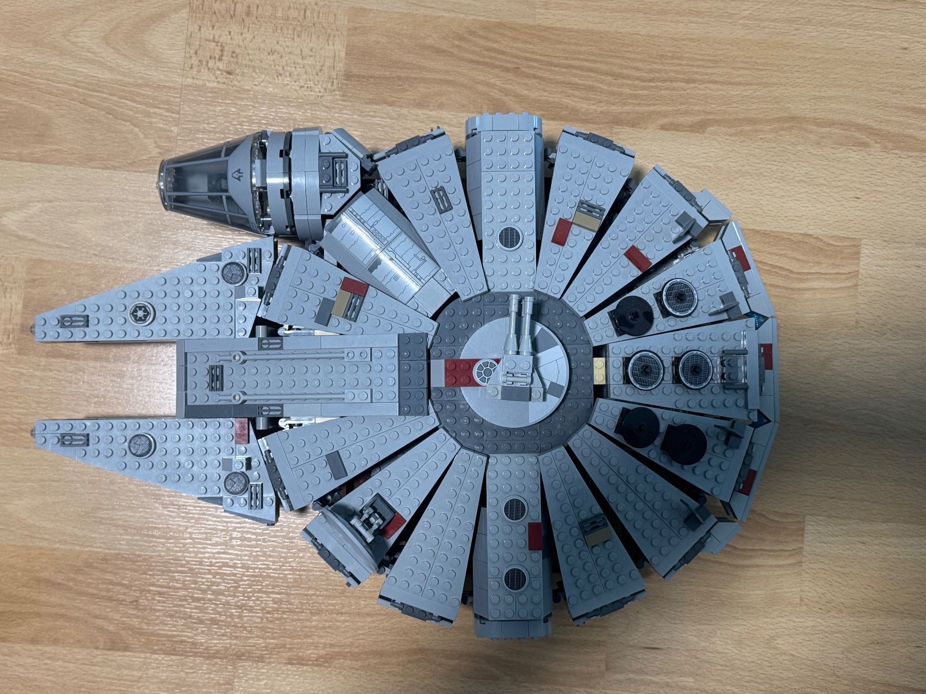 Lego Kit di costruzioni: LEGO Star Wars Millennium Falke 7965 – Usato da Frauenfeld venduto da leg_s7d8