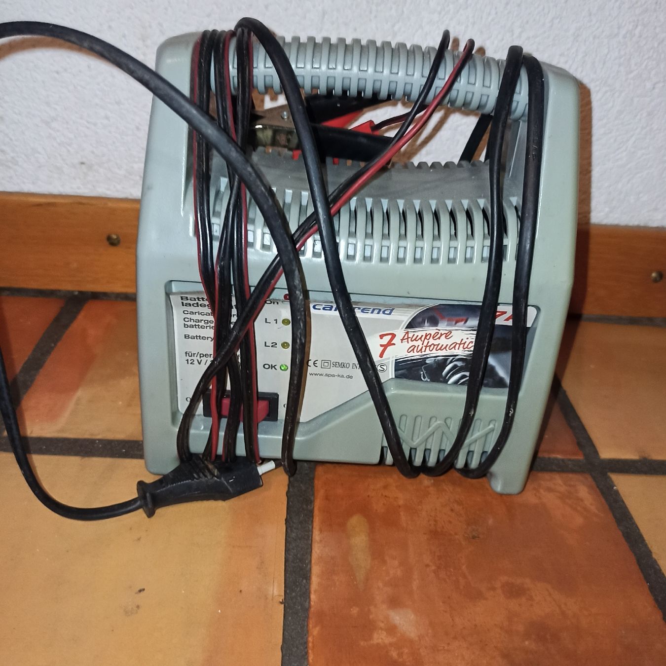Caricatori & Batterie: CHARGEUR DE BATTERIES AUTOMATIQUE – Usato da Chézard-St-Martin venduto da myk_5nbp 2
