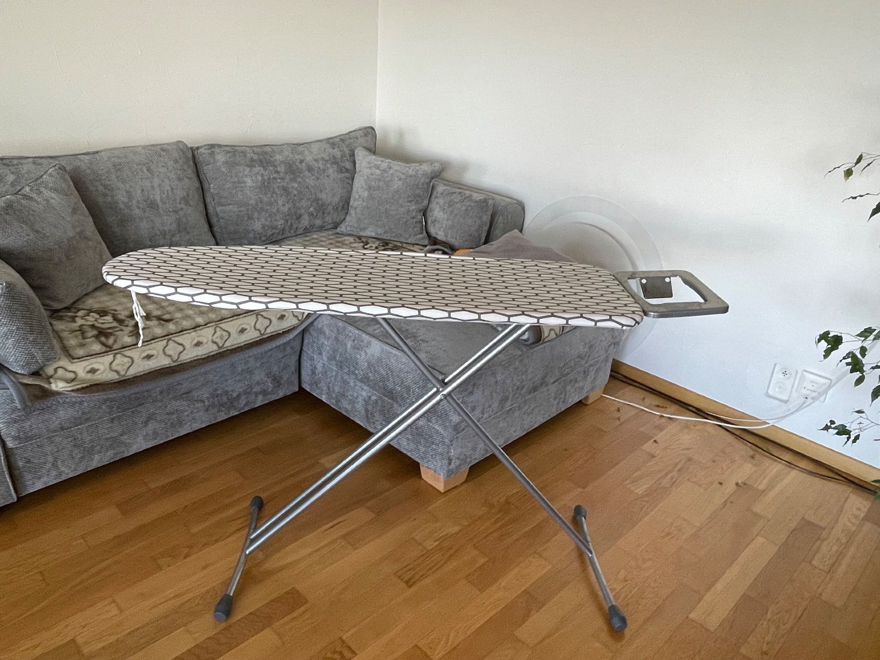 Ikea Assi da stiro: Bügelbrett – Usato da Niederglatt ZH venduto da aka_f8rd 2