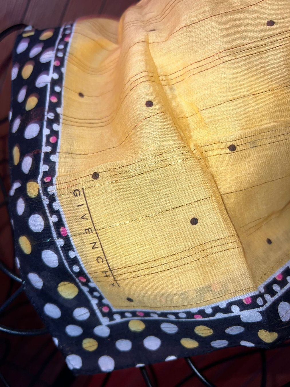 Givenchy Foulard & Sciarpe: Givenchy Baumwolltuch Gold Polka Dot 46cm – Usato da Winterthur venduto da Dejv 1