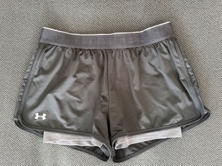 UNDER ARMOUR Damen Sport Shorts mit Innenhose, XS, schwarz