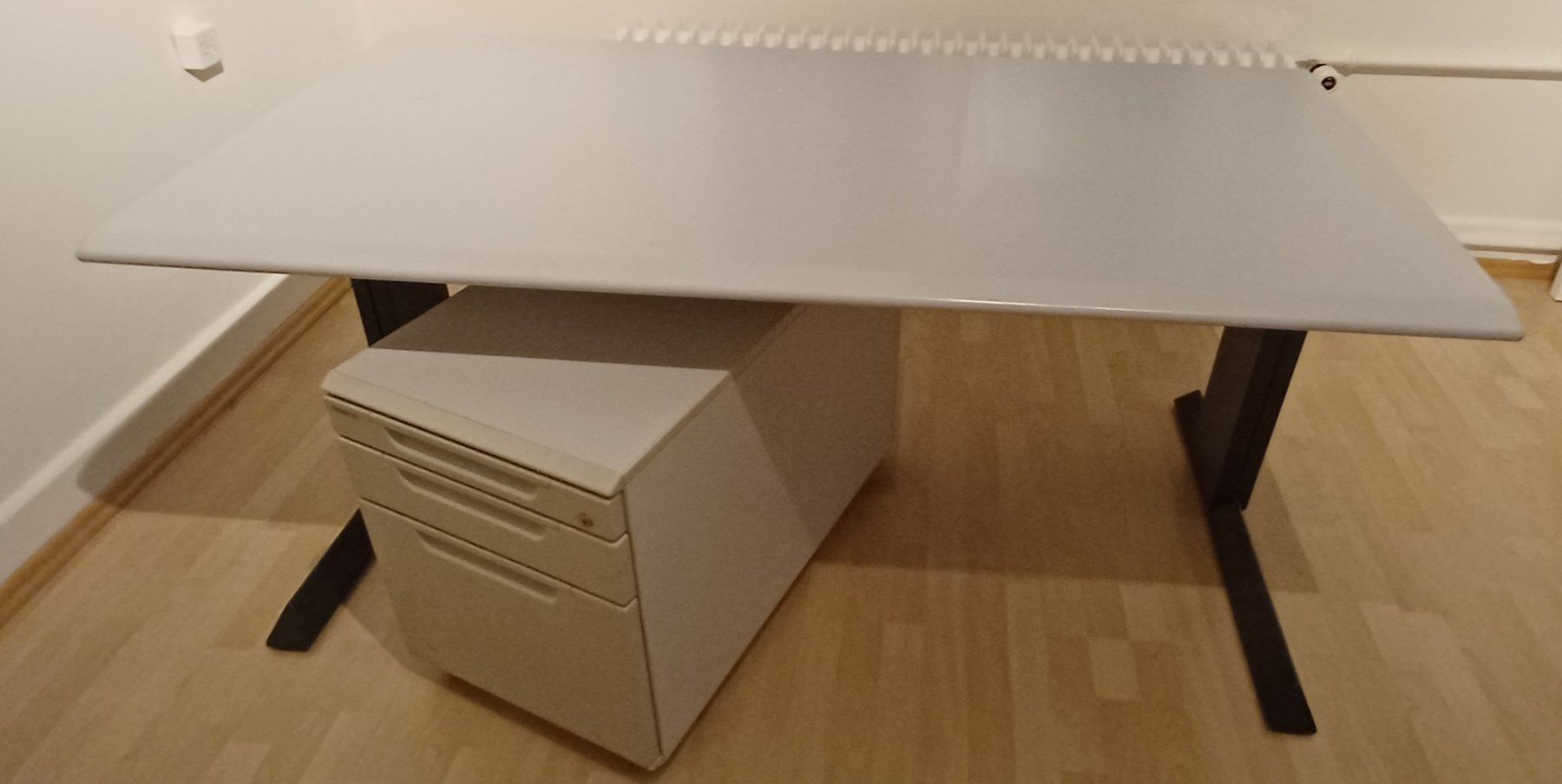 Scrivanie: Arbeits Tisch Stabil – Usato da Herisau venduto da Jen_vzc9 1