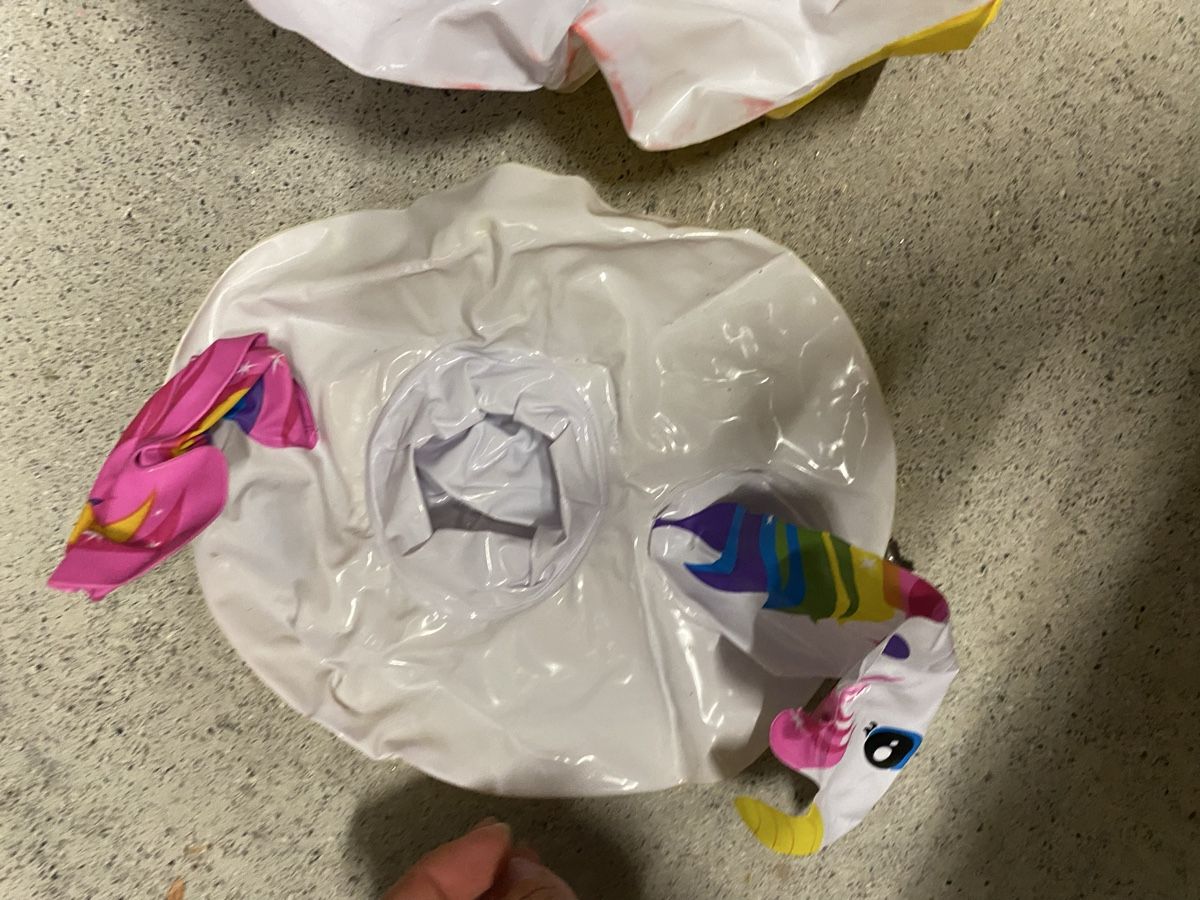 Intex Schwimmbad: Intex Aufblasbares Einhorn als Trinkbehälter – Gebraucht aus Luzern von oli_6x2r 2